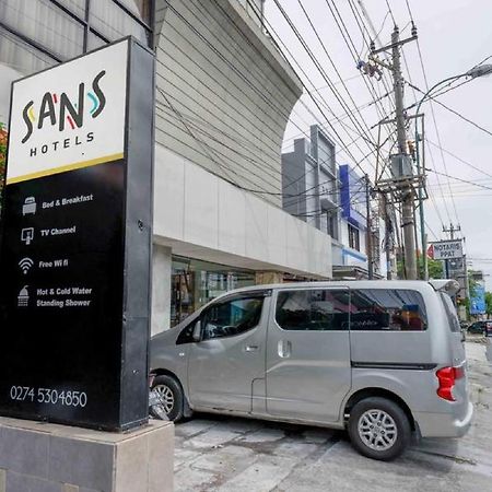 Sans Hotel Ekkon Yogyakarta By Reddoorz Ngabean Екстер'єр фото
