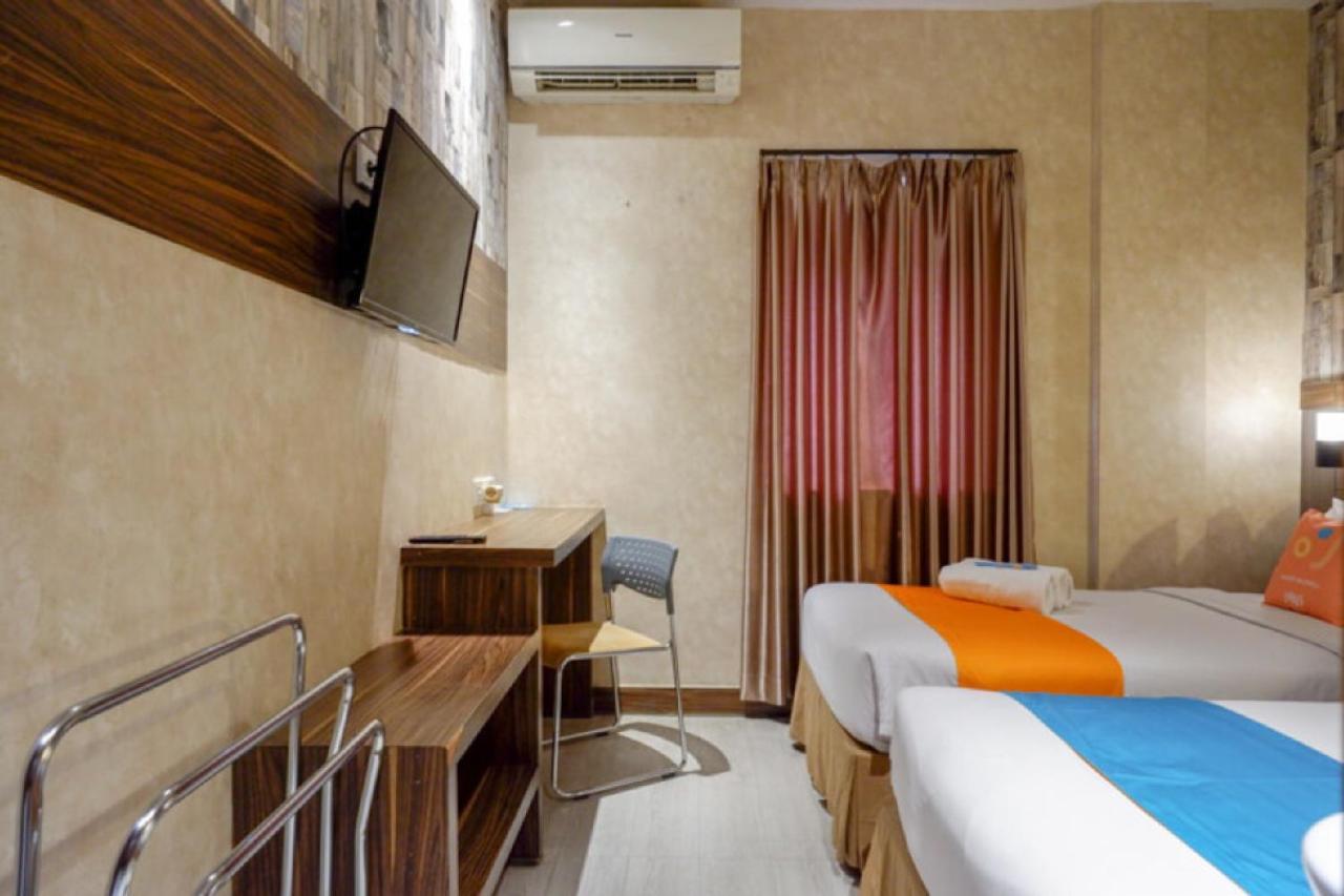 Sans Hotel Ekkon Yogyakarta By Reddoorz Ngabean Екстер'єр фото
